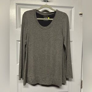 Lyssé gray knit lined tunic top. Size small great condition